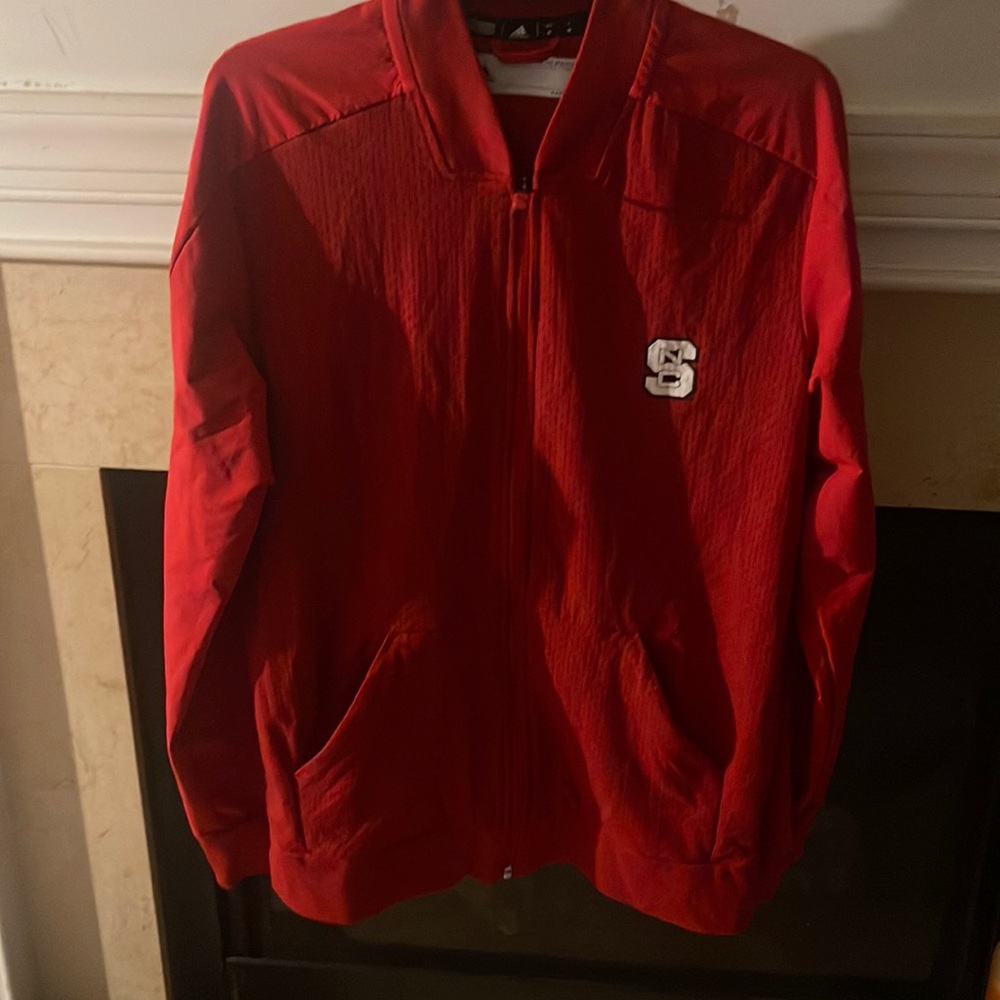 Clean Adidas NCSTATE red sweat shirt.